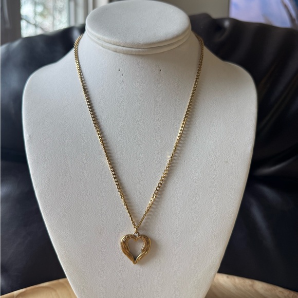 Jewelry - Gold Heart Pendant Necklace